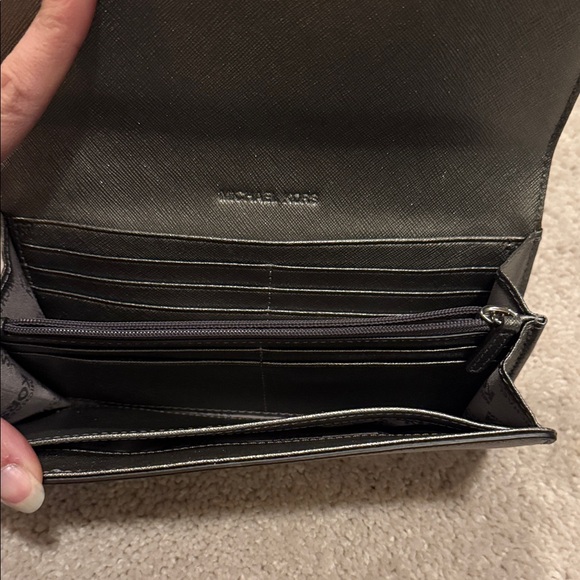 Michael Kors Metallic Silver wallet - Picture 4 of 5